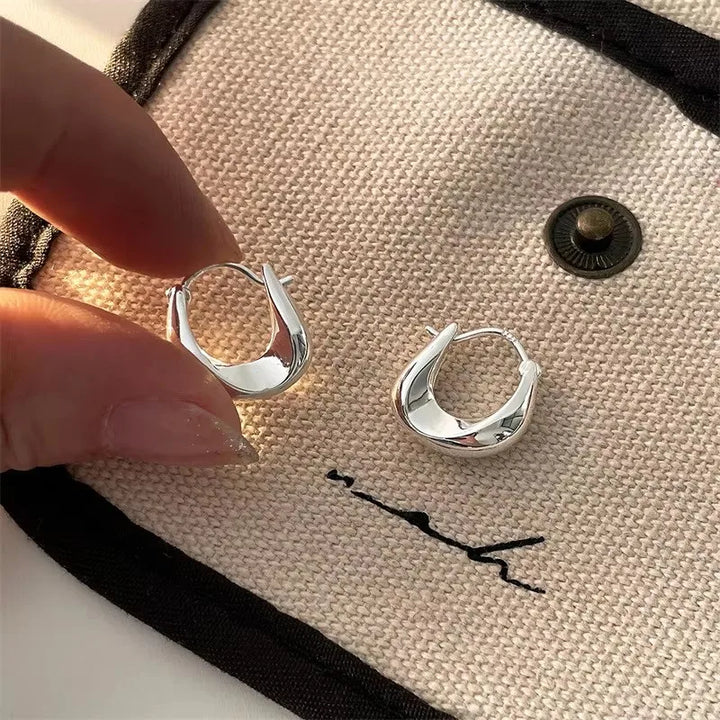 Bold Curve Hoop Earrings – Minimalist Chic